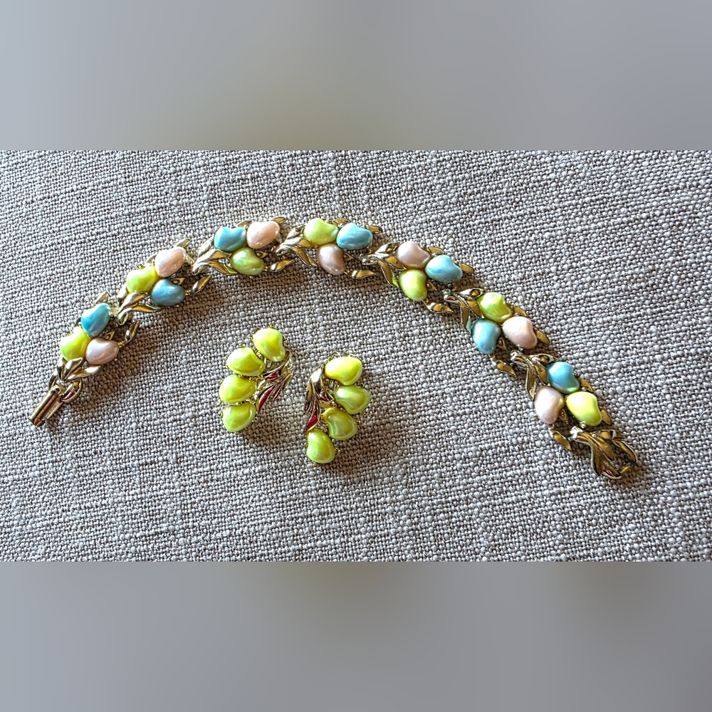 VINTAGE BSK PASTEL THERMOSET BRACELET AND CLIP EARRINGS